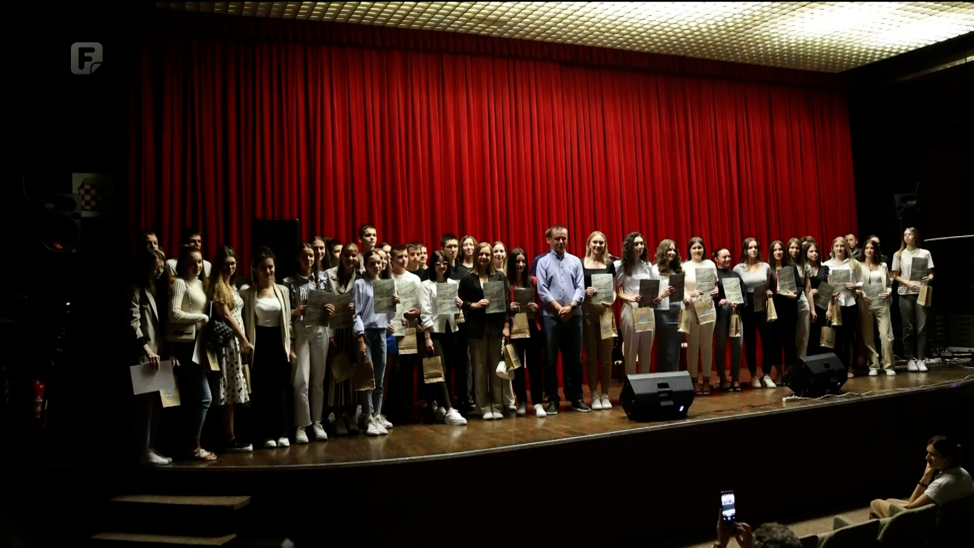 Završeno Livanjsko kulturno ljeto: 'Pametna' djeca dobila i 'pametne satove'